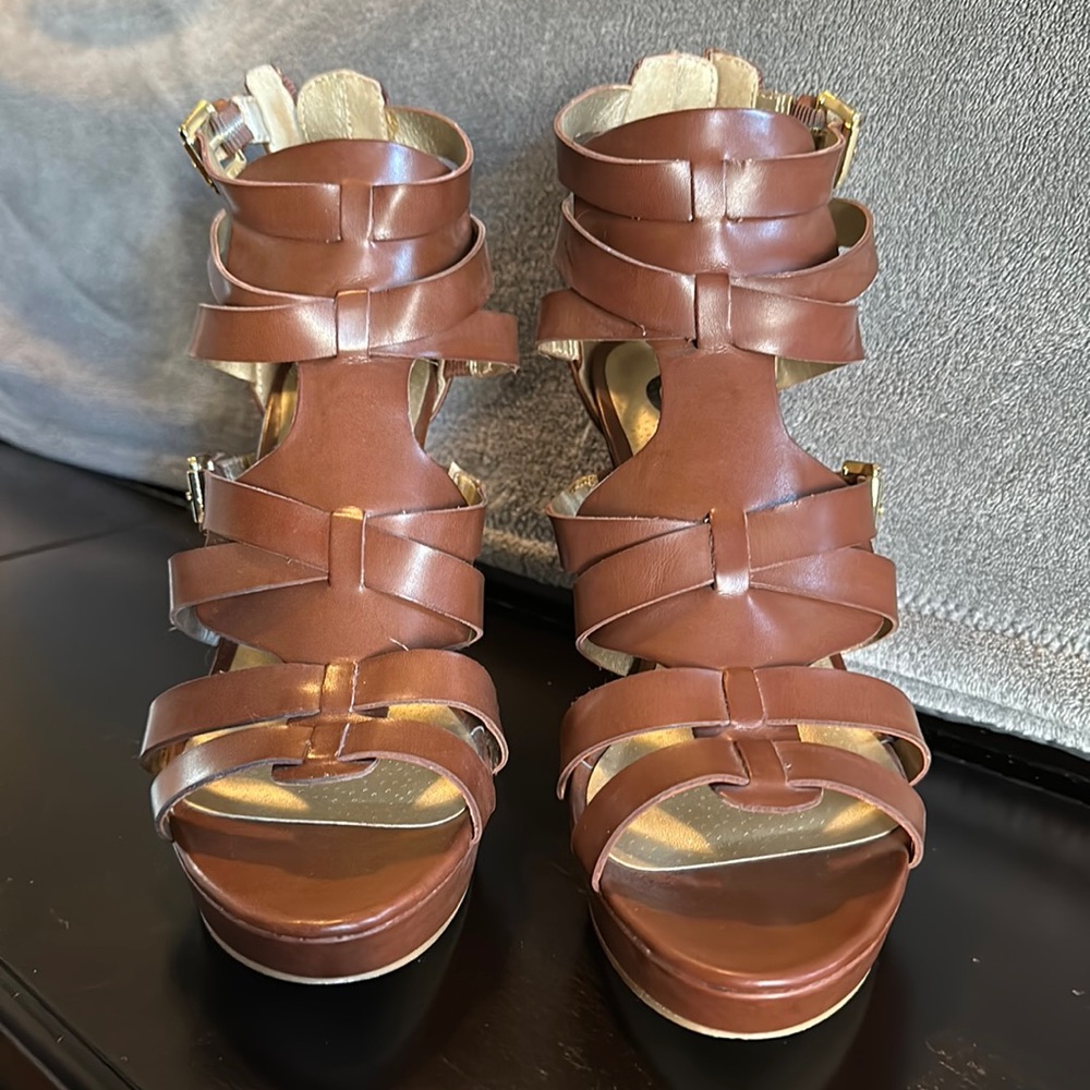 Guess open-toe strappy brown heels. EUC. Size 9.5 (US Women’s)